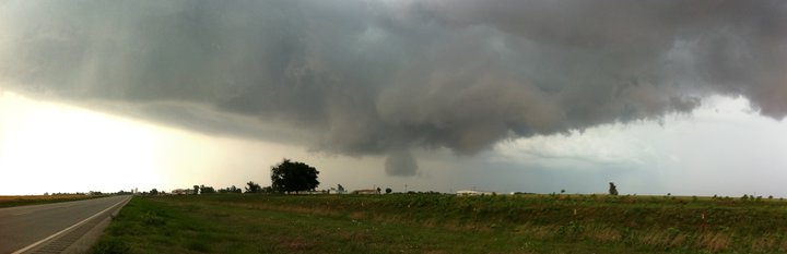 Wall cloud under supercell near Ringwood, Oklahoma